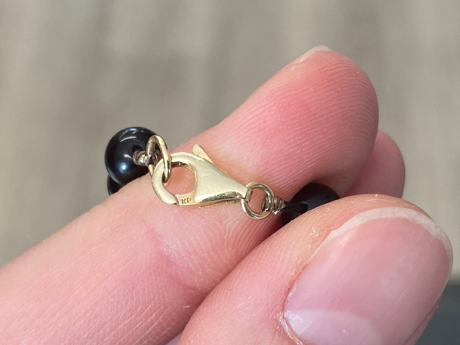 Extravagante Halskette Turmalin Onyx und Perlen Verschluss aus Gelbgold Gold 585