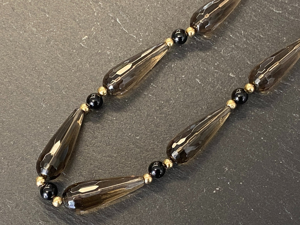 Extravagante Halskette Turmalin Onyx und Perlen Verschluss aus Gelbgold Gold 585
