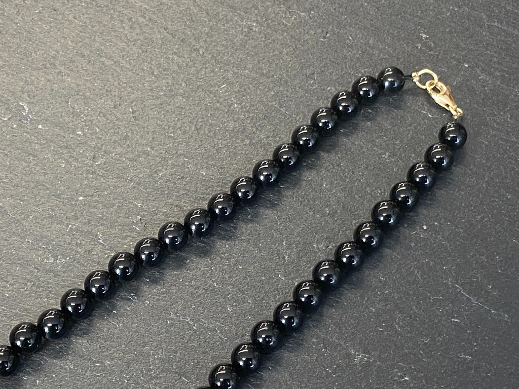 Extravagante Halskette Turmalin Onyx und Perlen Verschluss aus Gelbgold Gold 585
