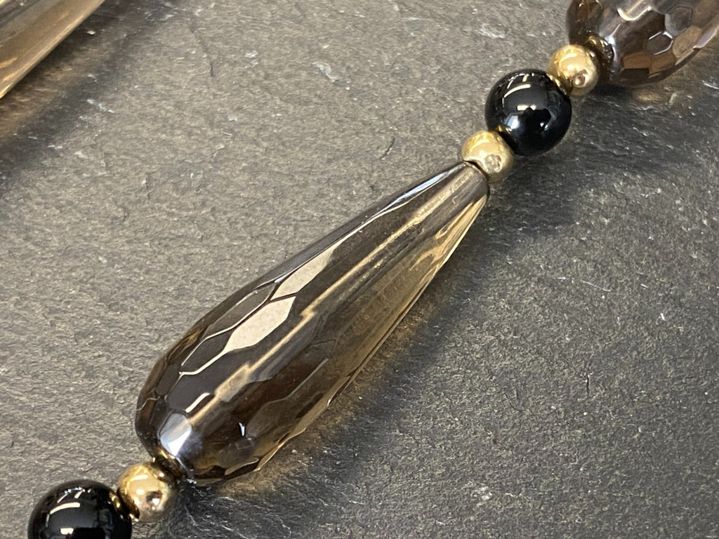 Extravagante Halskette Turmalin Onyx und Perlen Verschluss aus Gelbgold Gold 585