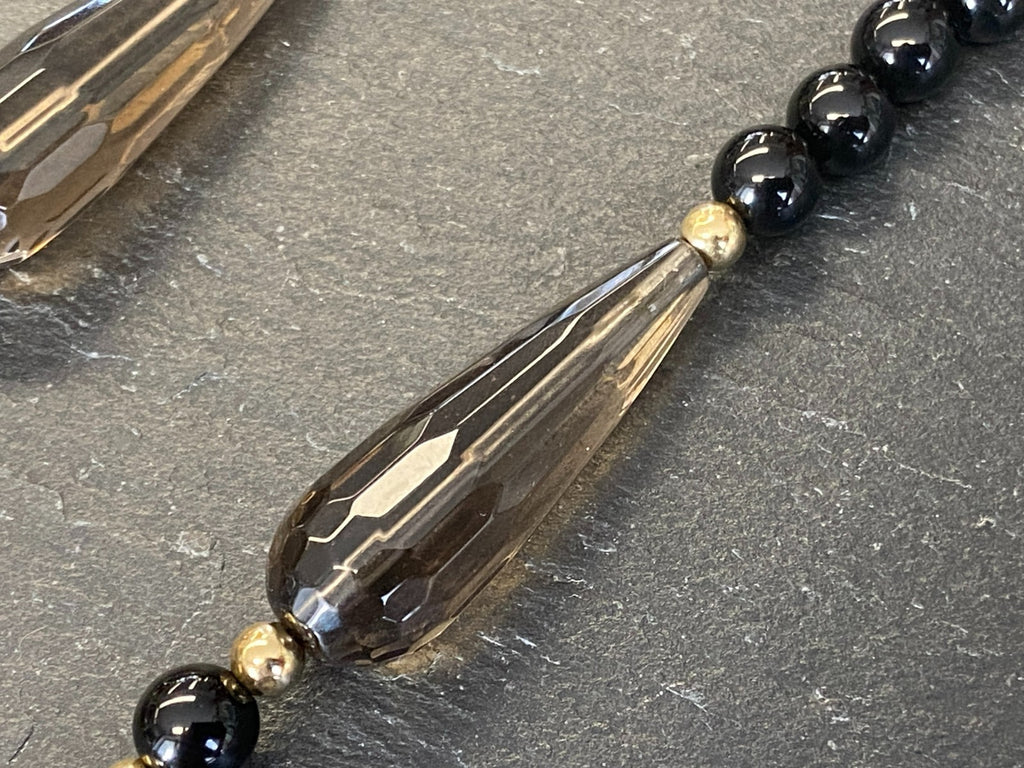 Extravagante Halskette Turmalin Onyx und Perlen Verschluss aus Gelbgold Gold 585