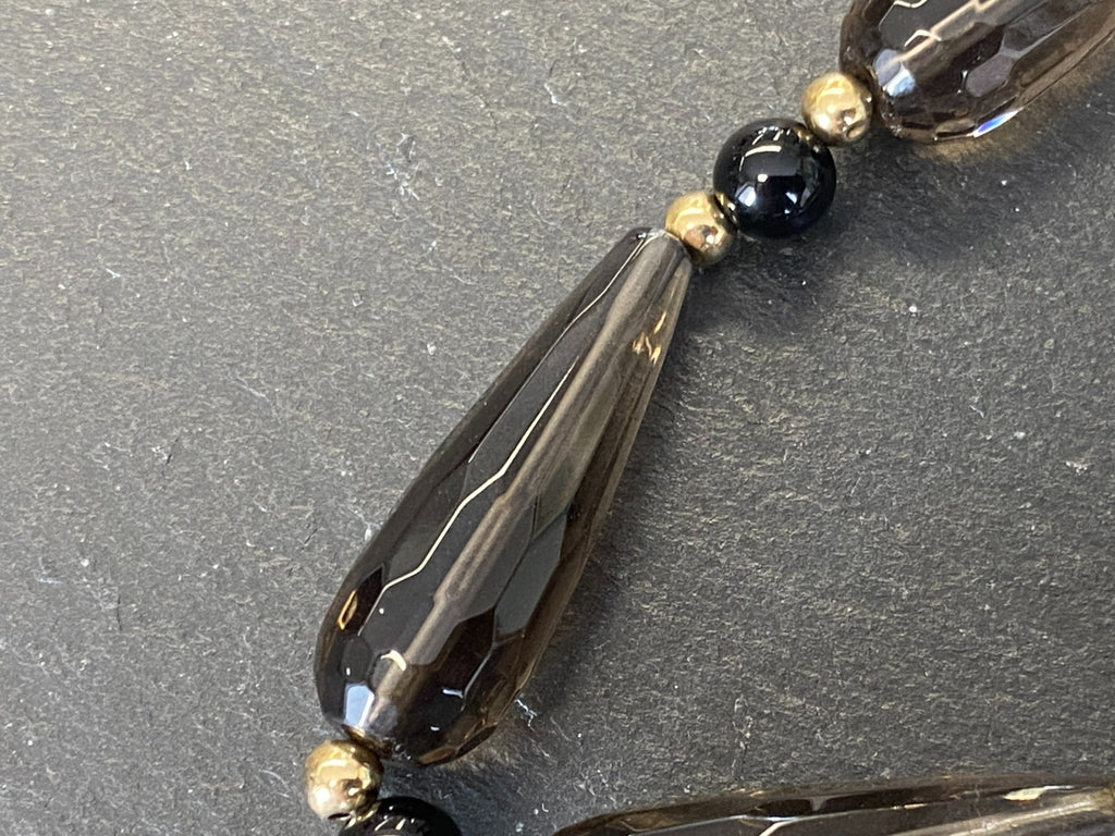 Extravagante Halskette Turmalin Onyx und Perlen Verschluss aus Gelbgold Gold 585