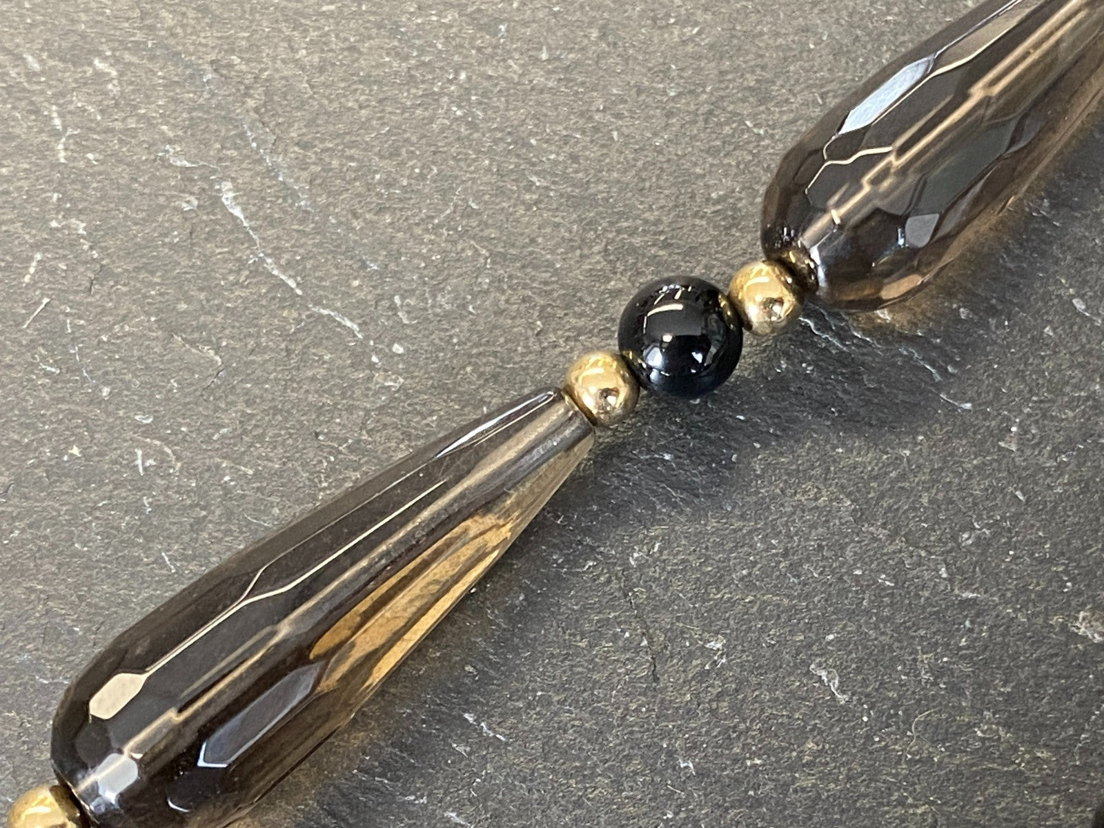 Extravagante Halskette Turmalin Onyx und Perlen Verschluss aus Gelbgold Gold 585