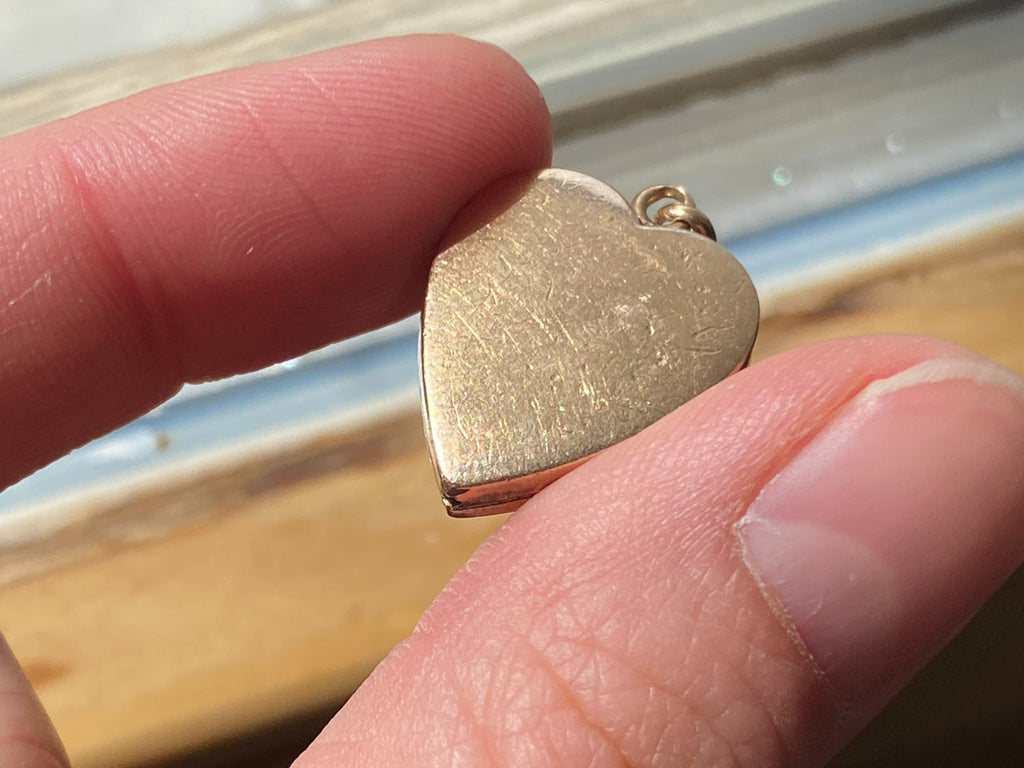 Anhänger in Jugendstil Stil Gelbgold Gold 12K Gravur Granat 3,67g