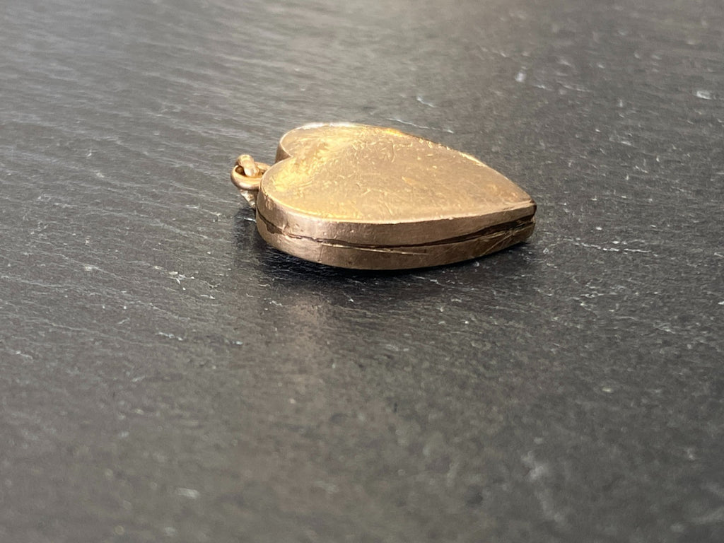Anhänger in Jugendstil Stil Gelbgold Gold 12K Gravur Granat 3,67g
