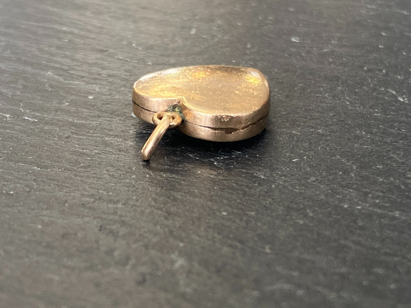 Anhänger in Jugendstil Stil Gelbgold Gold 12K Gravur Granat 3,67g