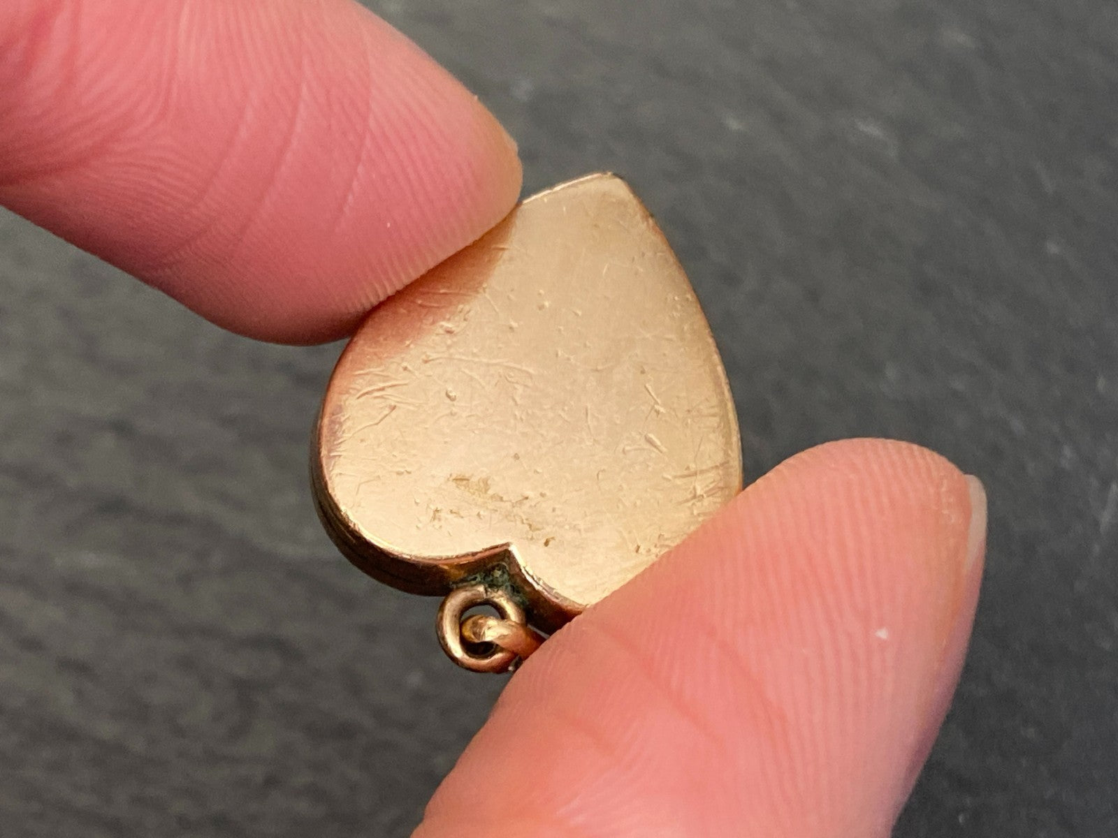 Anhänger in Jugendstil Stil Gelbgold Gold 12K Gravur Granat 3,67g