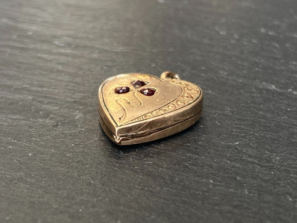 Anhänger in Jugendstil Stil Gelbgold Gold 12K Gravur Granat 3,67g
