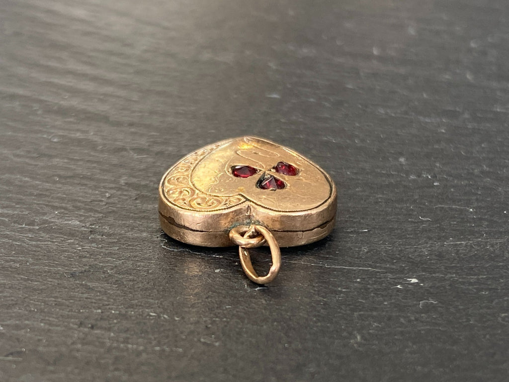 Anhänger in Jugendstil Stil Gelbgold Gold 12K Gravur Granat 3,67g