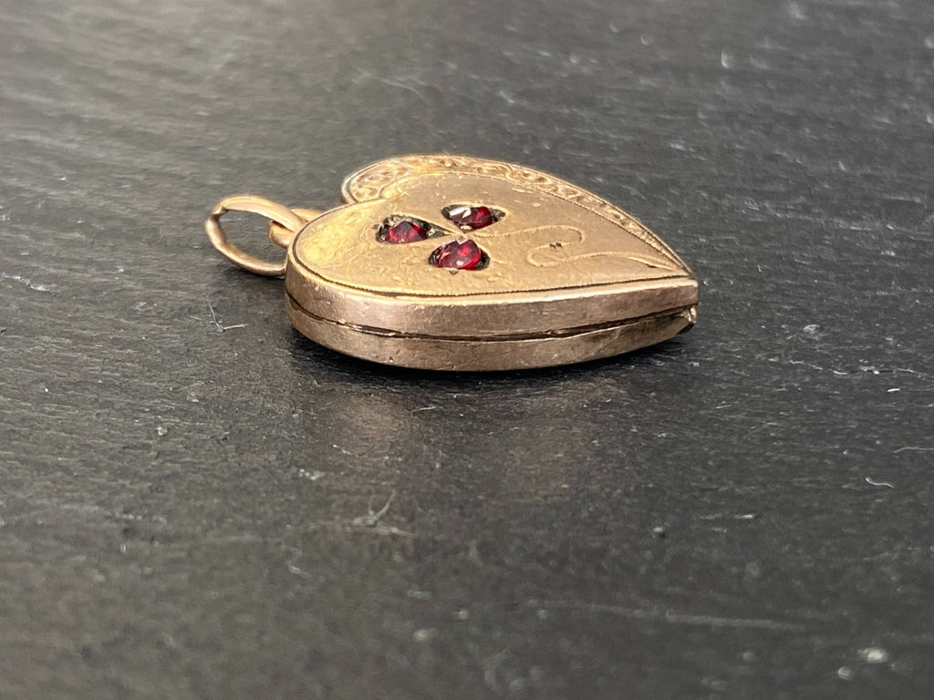 Anhänger in Jugendstil Stil Gelbgold Gold 12K Gravur Granat 3,67g