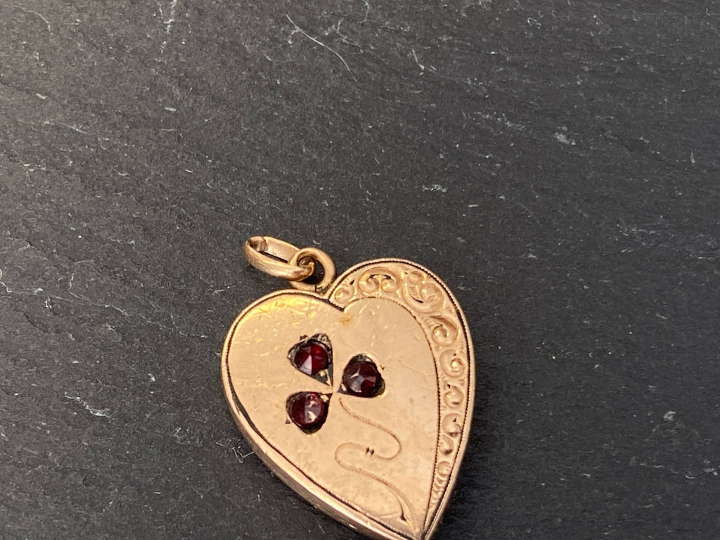 Anhänger in Jugendstil Stil Gelbgold Gold 12K Gravur Granat 3,67g