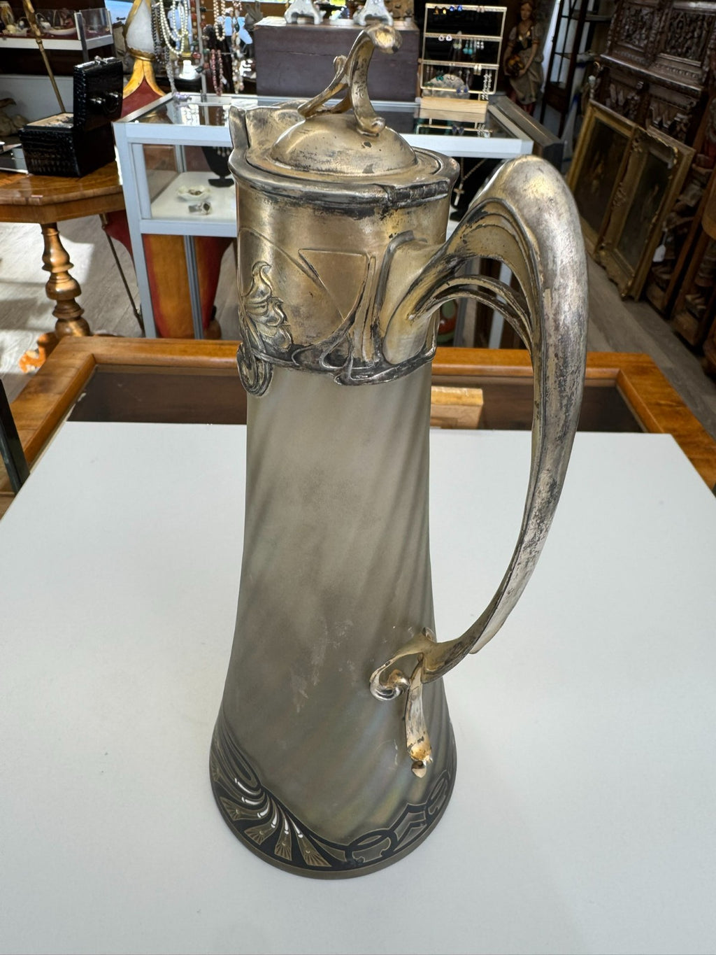 Herausragende Jugendstil Karaffe aus Satiniertem Glas mit Vergoldeter Montur