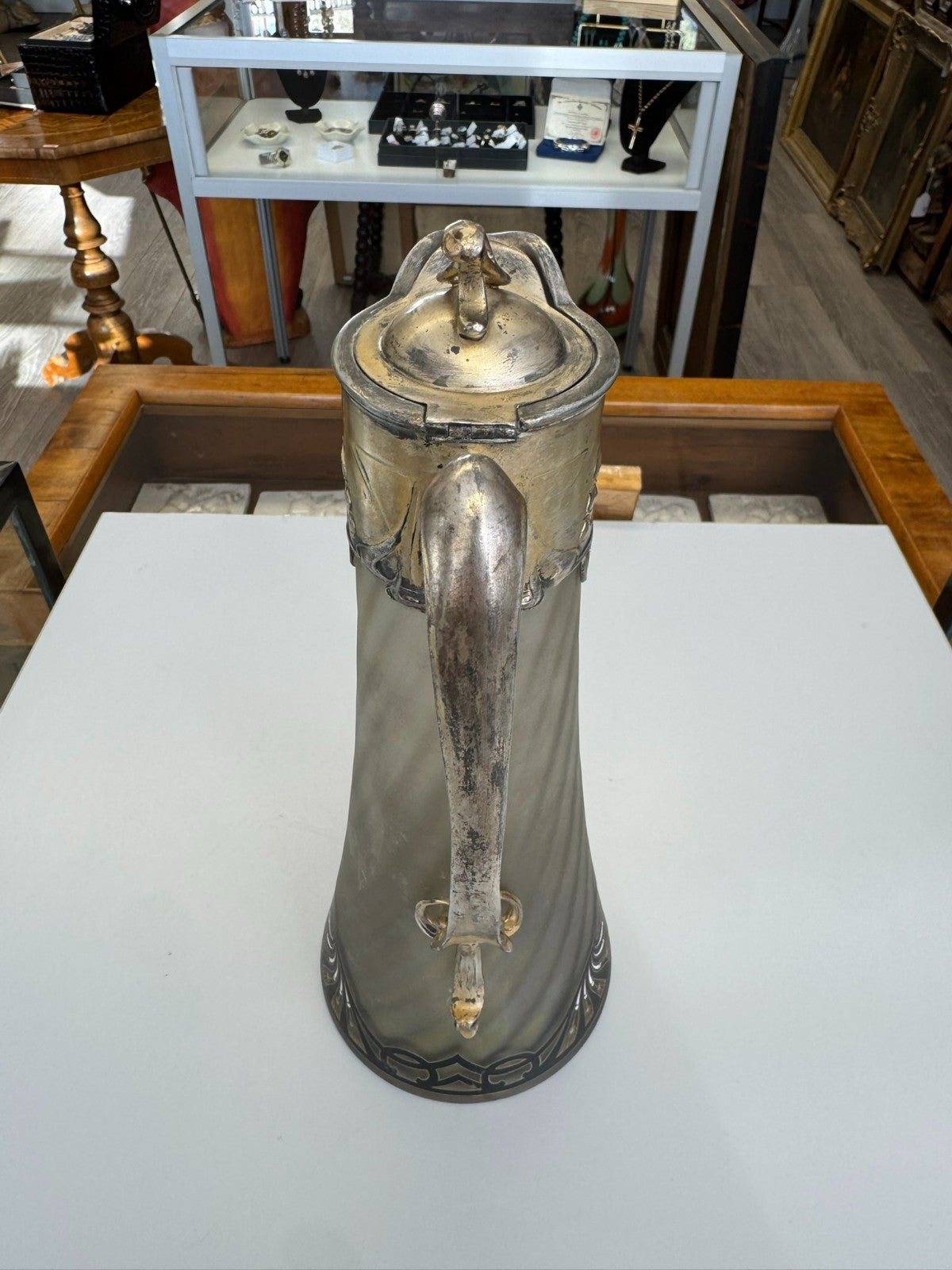 Herausragende Jugendstil Karaffe aus Satiniertem Glas mit Vergoldeter Montur