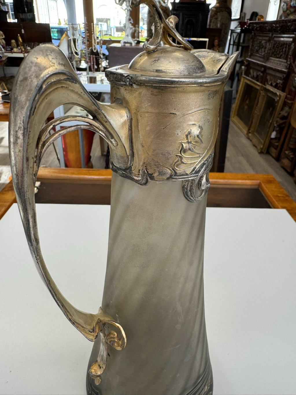 Herausragende Jugendstil Karaffe aus Satiniertem Glas mit Vergoldeter Montur