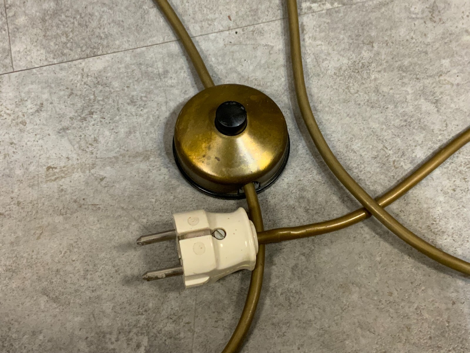 VINTAGE STEHLAMPE AUS MESSINGGUSS MASSIV MAXIMALE HÖHE 172cm – Bild 9