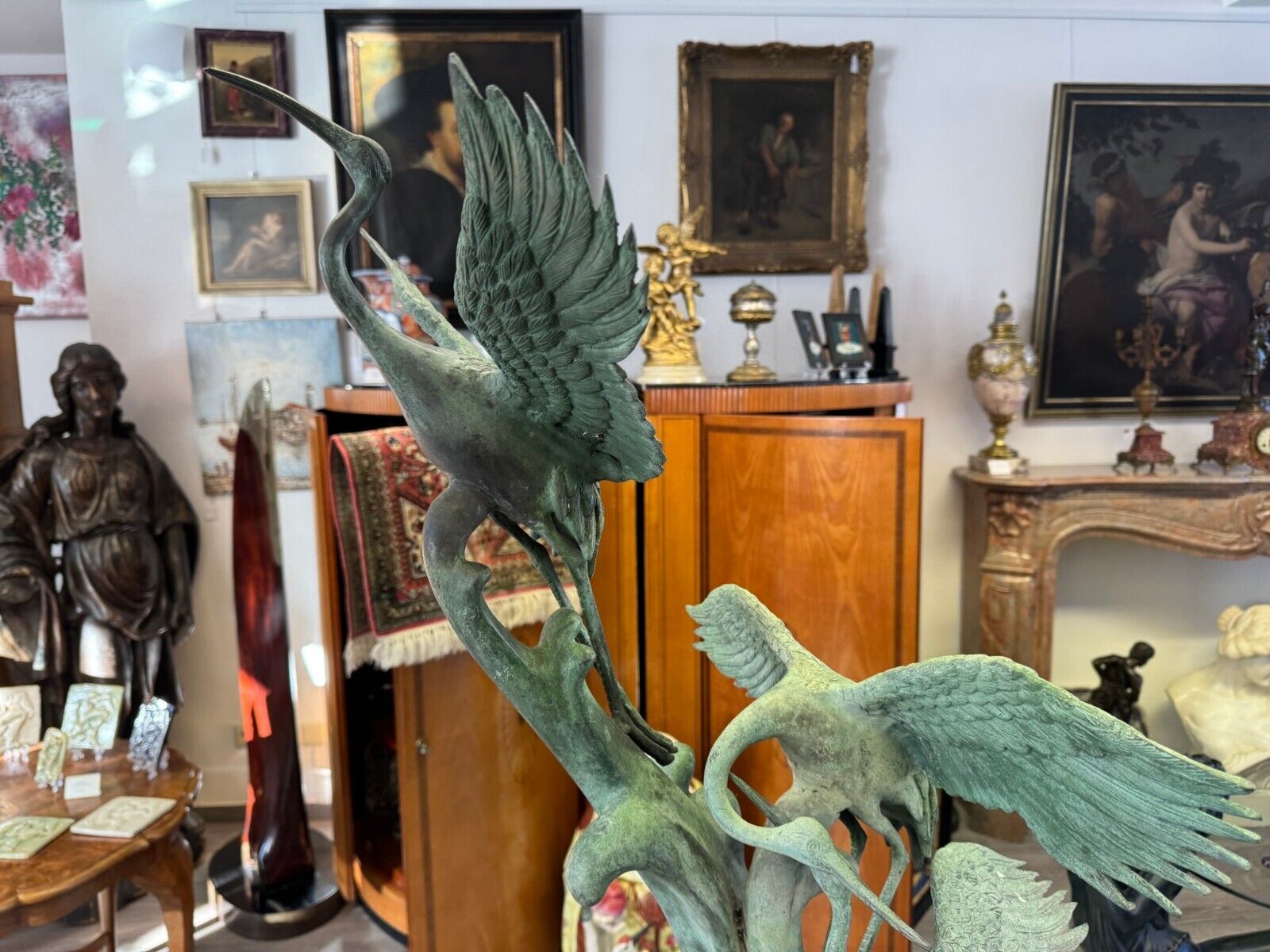 SEHR SCHÖNE 95cm GROSSE UNSIGNIERTE BRONZE SKULPTUR FLIEGENDE KRANICHE – Bild 11