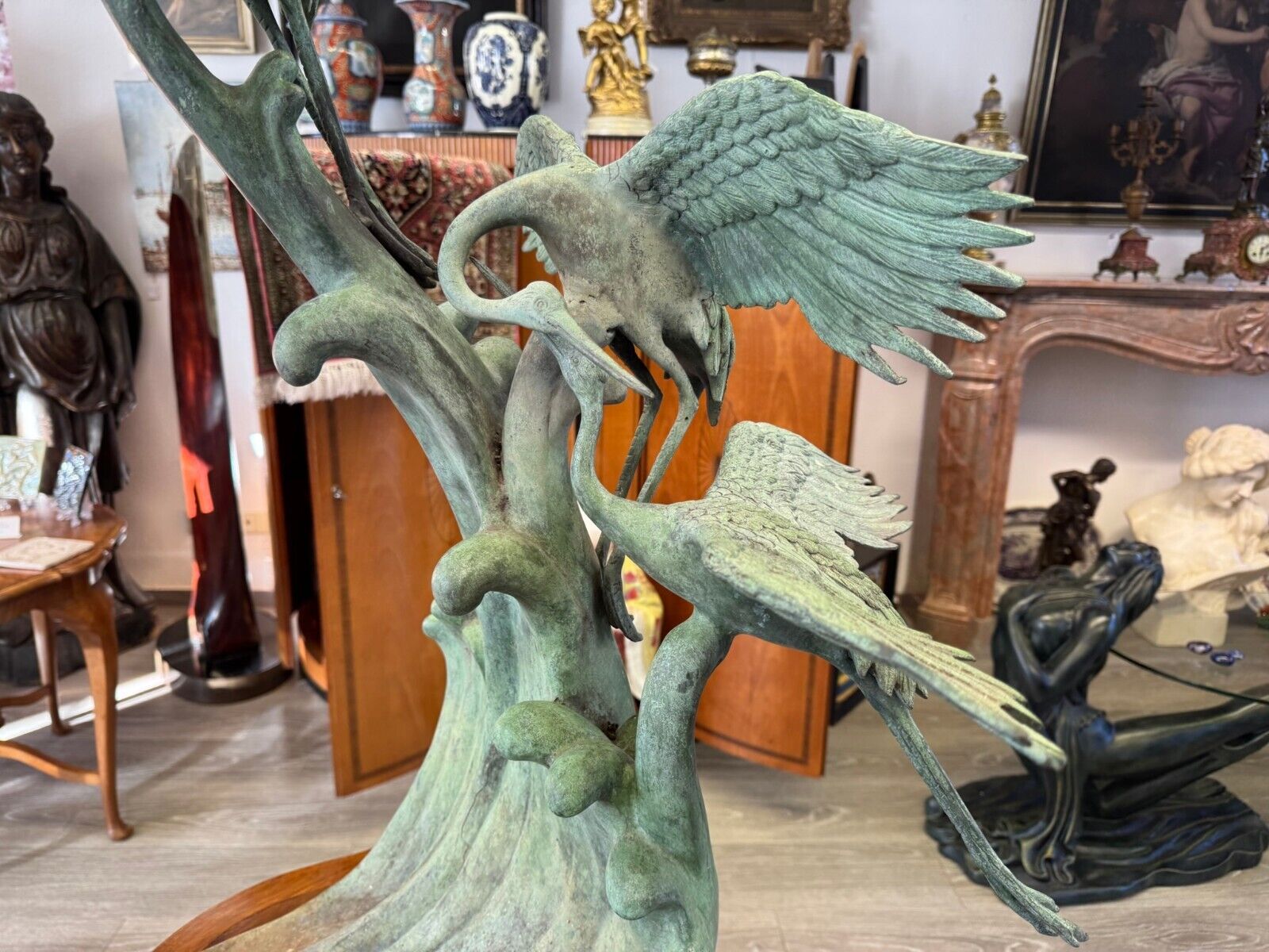 SEHR SCHÖNE 95cm GROSSE UNSIGNIERTE BRONZE SKULPTUR FLIEGENDE KRANICHE – Bild 12