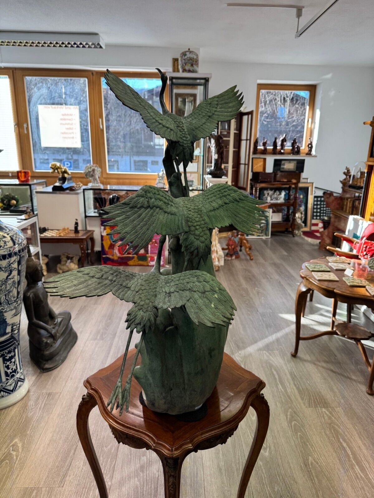 SEHR SCHÖNE 95cm GROSSE UNSIGNIERTE BRONZE SKULPTUR FLIEGENDE KRANICHE – Bild 5