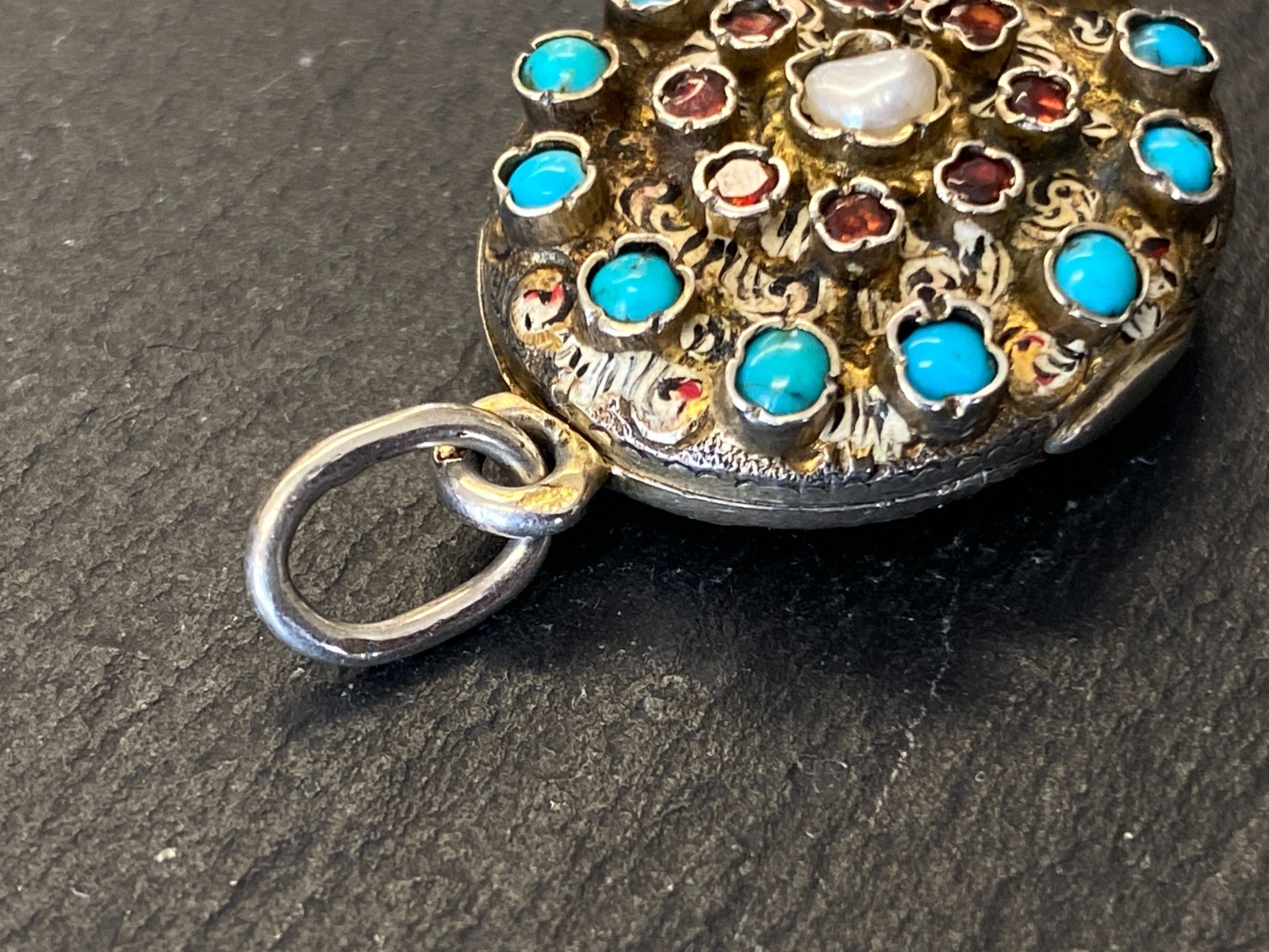 ANTIKES BIEDERMEIER MEDAILLON AUS SILBER VERGOLDET MIT TÜRKIS UND RUBIN – Bild 11