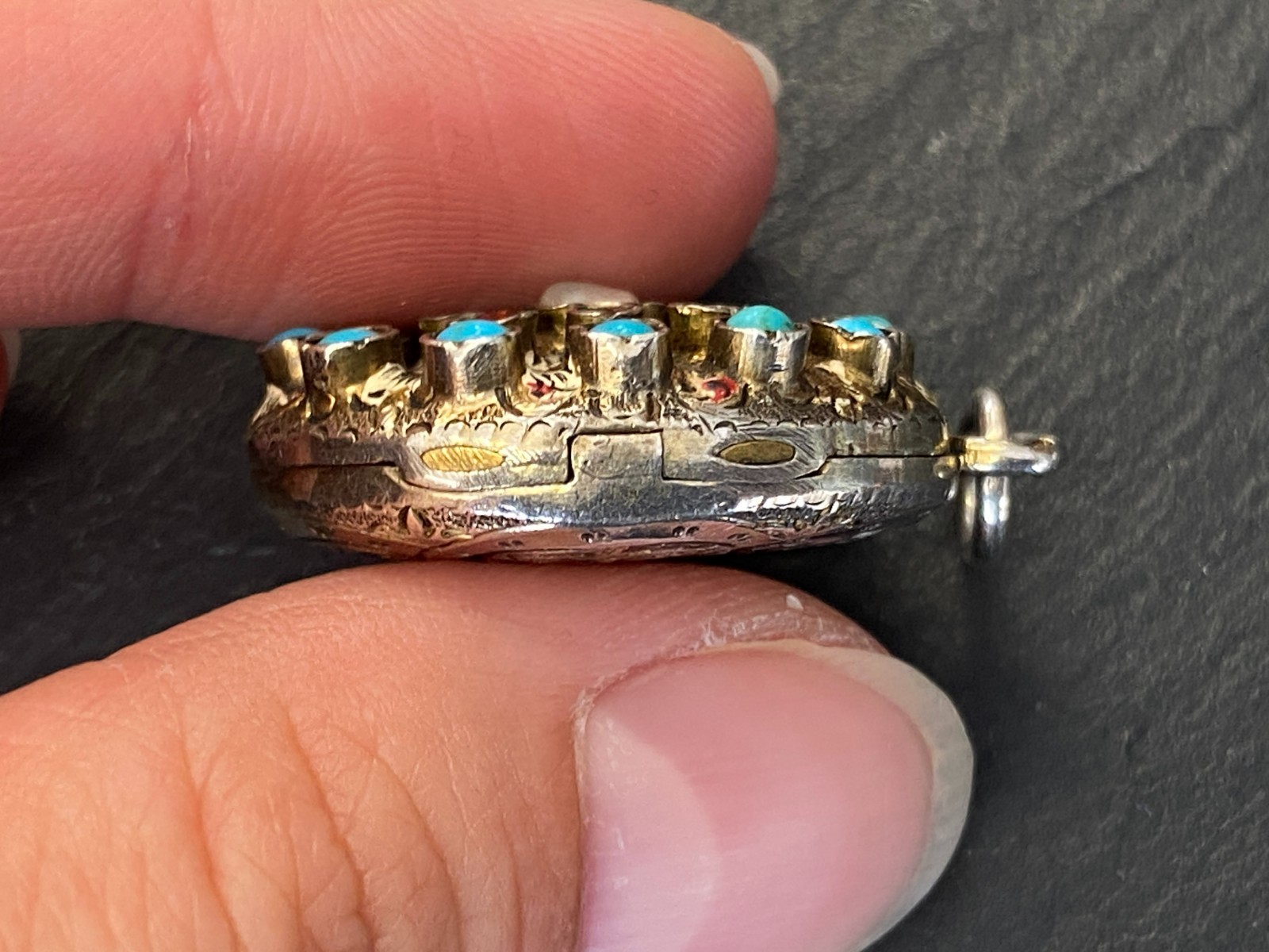 ANTIKES BIEDERMEIER MEDAILLON AUS SILBER VERGOLDET MIT TÜRKIS UND RUBIN – Bild 20