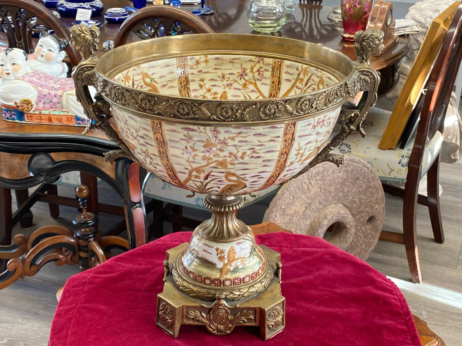 ANTIKES CACHEPOT AUS PORZELLAN JAPAN MIT VERGOLDETER METALL MONTUR