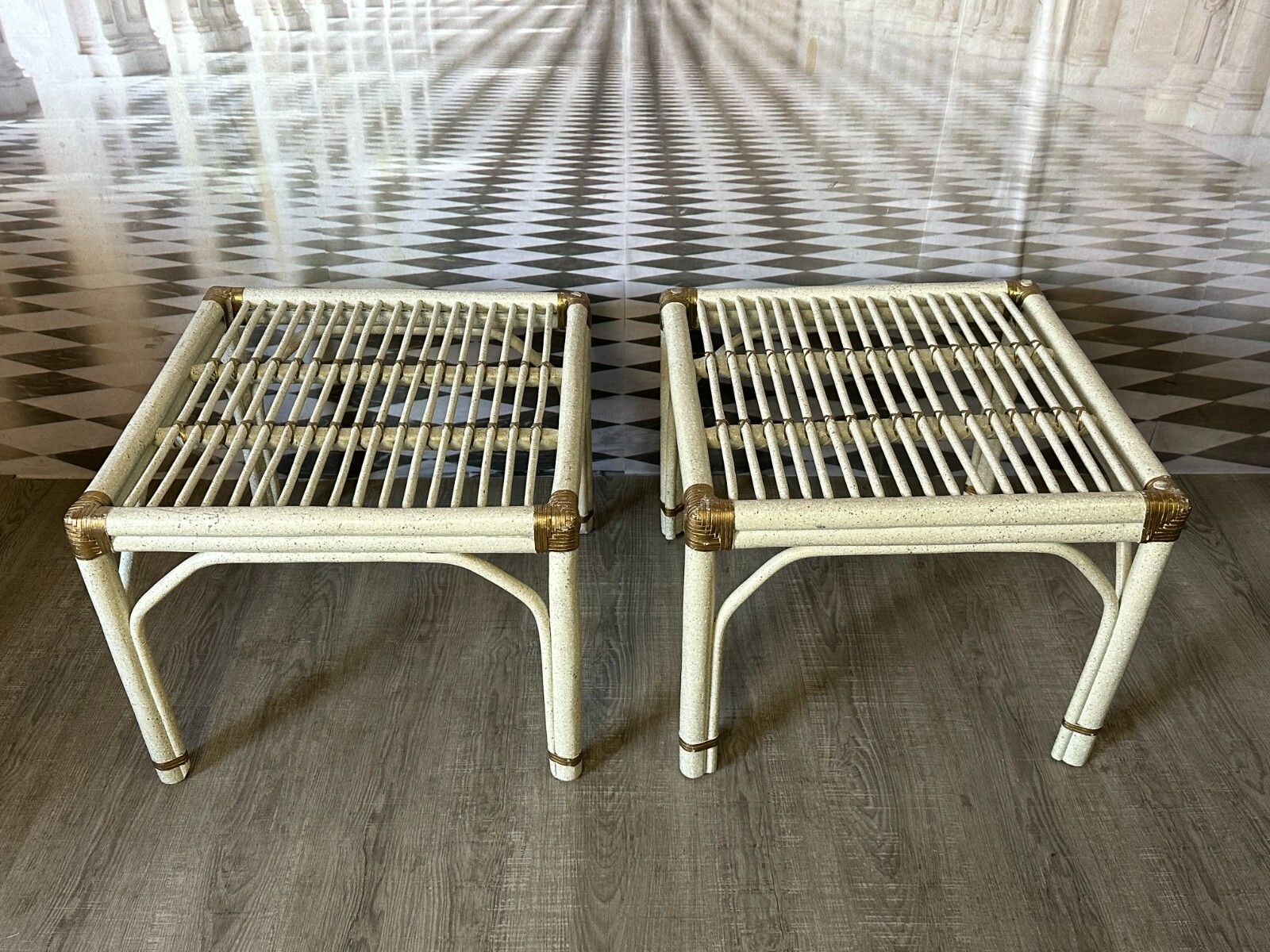 2x BEISTELLTISCH / HOCKER AUS HOLZ GEFASST