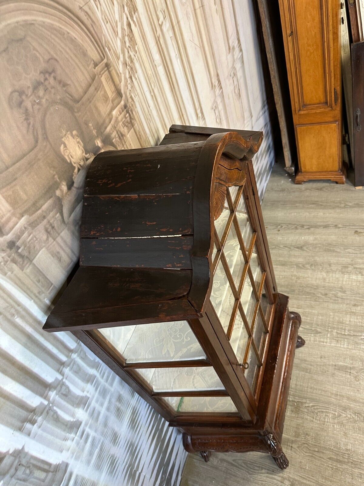 ANTIKE VITRINE UM 1900 MINIATURVITRINE 133cm KOLONIALMÖBEL AUS TEAKHOLZ – Bild 4