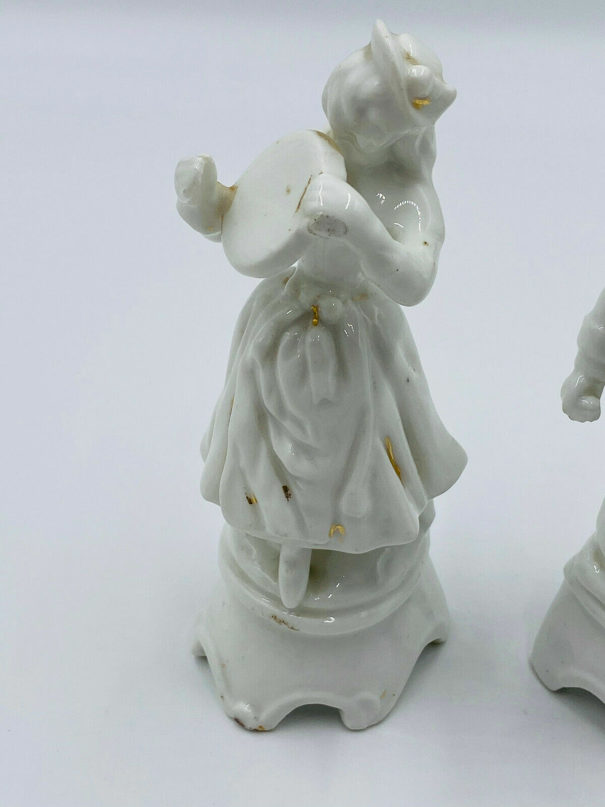 PAAR ANTIKE PORZELLAN FIGUREN UM 1800 FRAU MIT TAMBURINE UND TANZENDER MANN – Bild 4