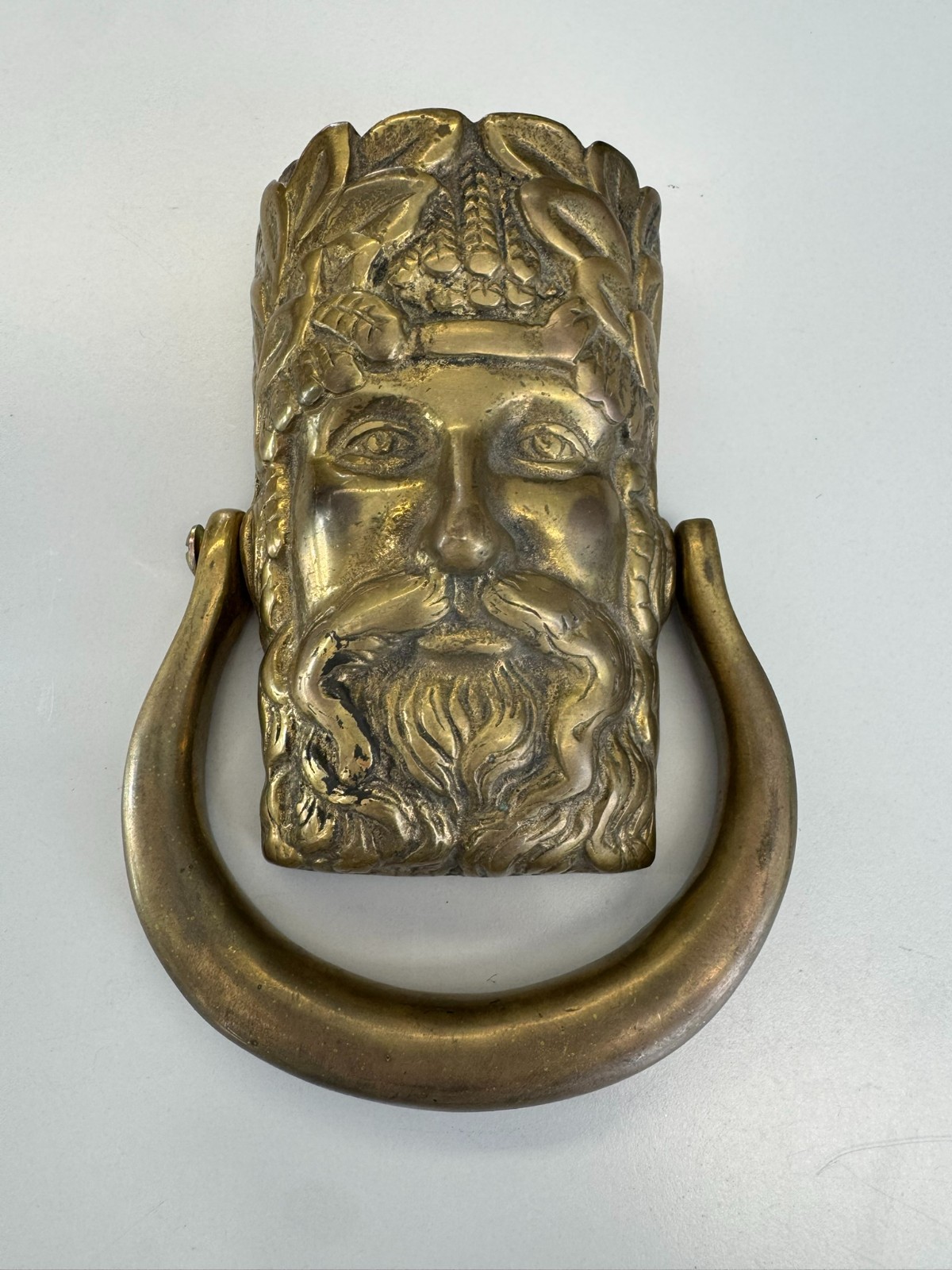 ANTIKE TÜRAPPLIKE KOPF EINES MANNES AUS MESSING UM 1880 TÜRKLOPFER