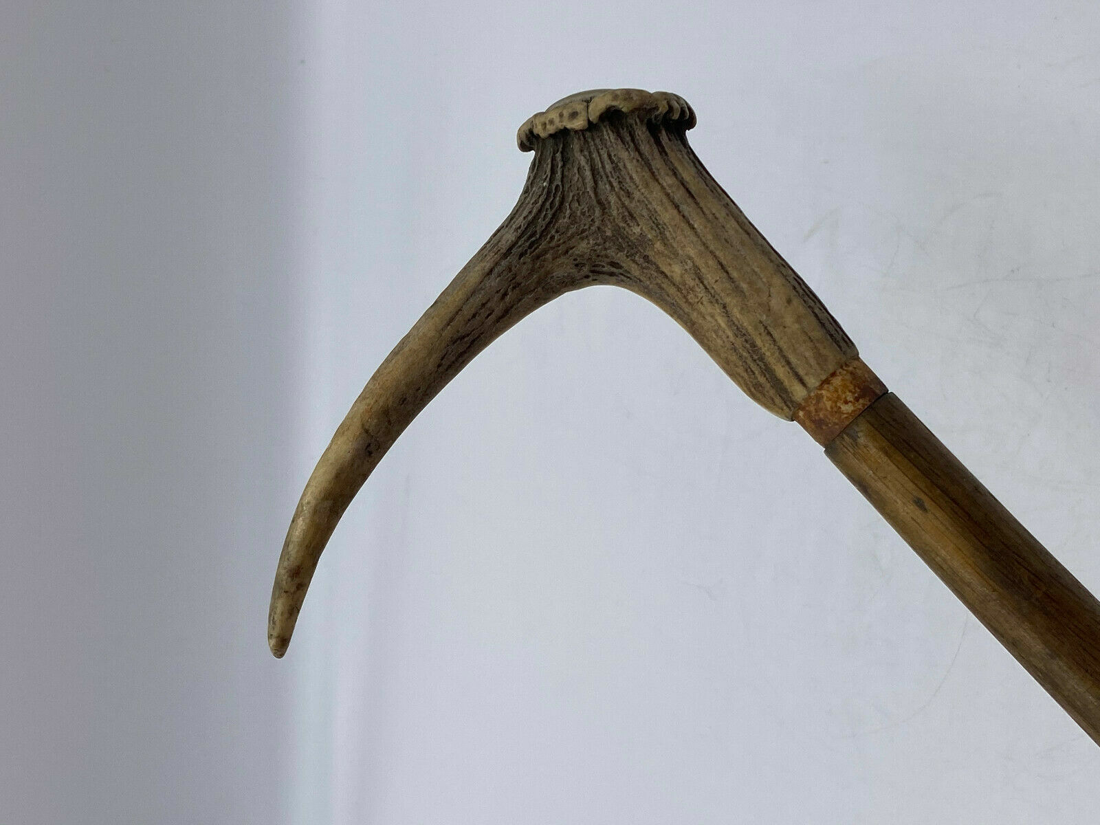 SPAZIERSTOCK BEIN HOLZ ANTIK HANDGESCHNITZTER GRIFF MIT MONOGRAMM 94cm LANG – Bild 5