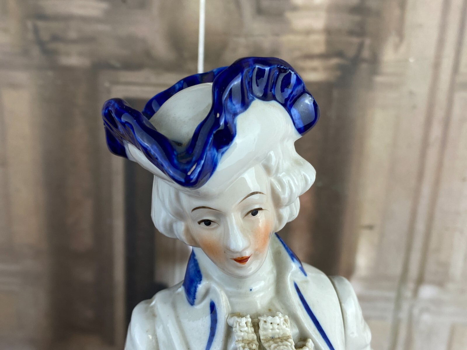 FIGUR AUS PORZELLAN TEILS HANDBEMALT GALANTER ROKOKO HERR 30cm – Bild 8