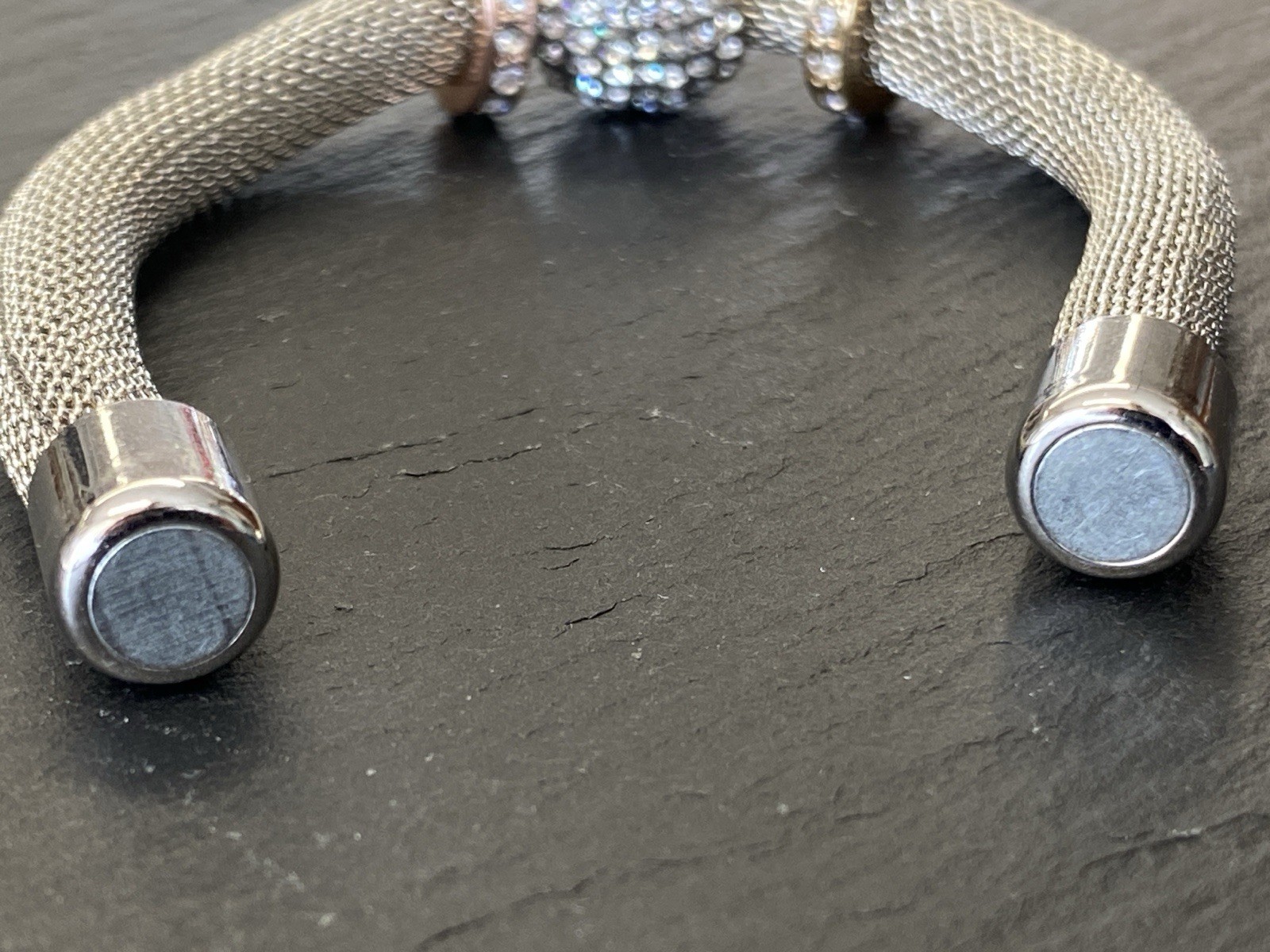 RÖHRENFÖRMIG MODESCHMUCK ARMBAND MAGNETISCH MESH OPTIK GLASSTEINE GLAS STEINE – Bild 17