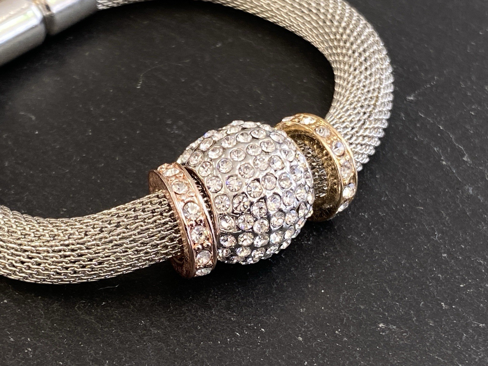 RÖHRENFÖRMIG MODESCHMUCK ARMBAND MAGNETISCH MESH OPTIK GLASSTEINE GLAS STEINE – Bild 4