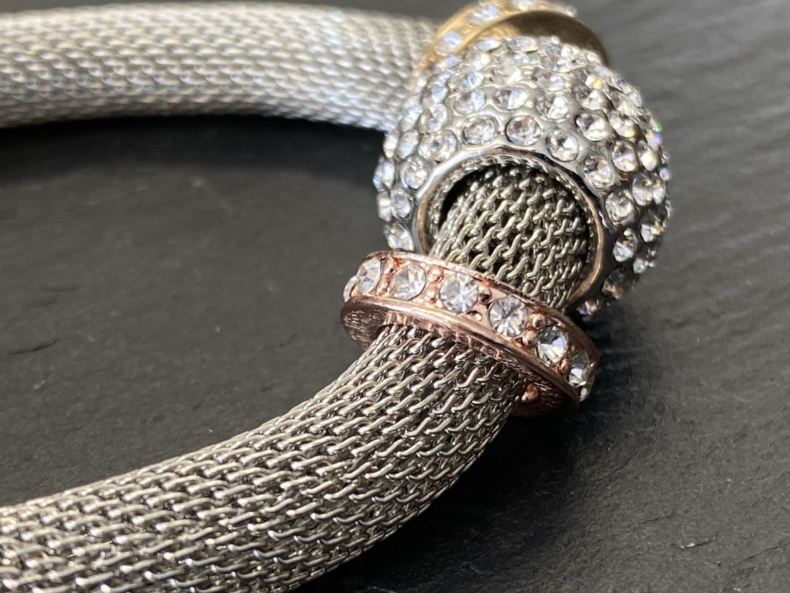 RÖHRENFÖRMIG MODESCHMUCK ARMBAND MAGNETISCH MESH OPTIK GLASSTEINE GLAS STEINE – Bild 9