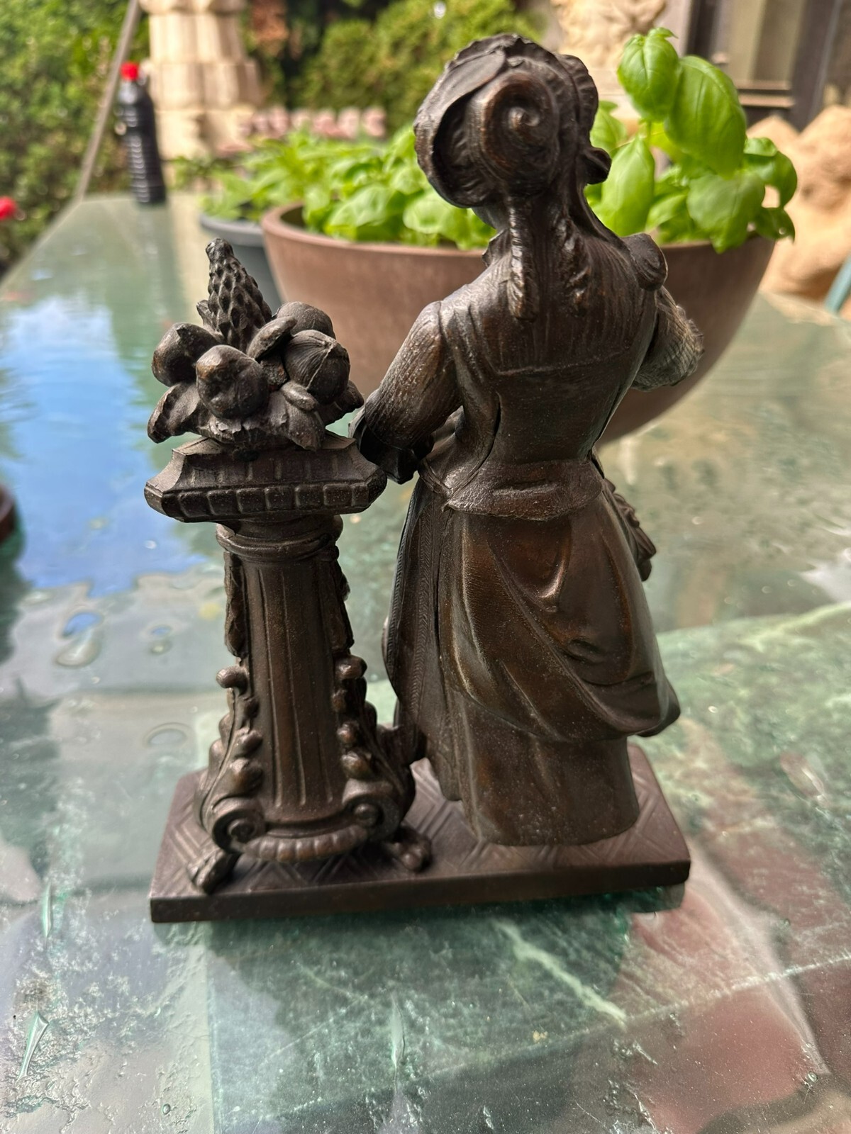 ANTIKE SKULPTUR AUS REGÜL GUSS UM 1900 MÄDCHEN MIT OBST – Bild 5