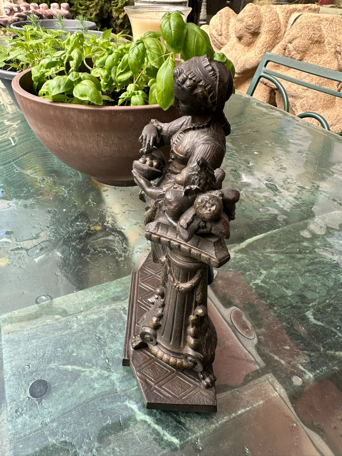 ANTIKE SKULPTUR AUS REGÜL GUSS UM 1900 MÄDCHEN MIT OBST – Bild 7
