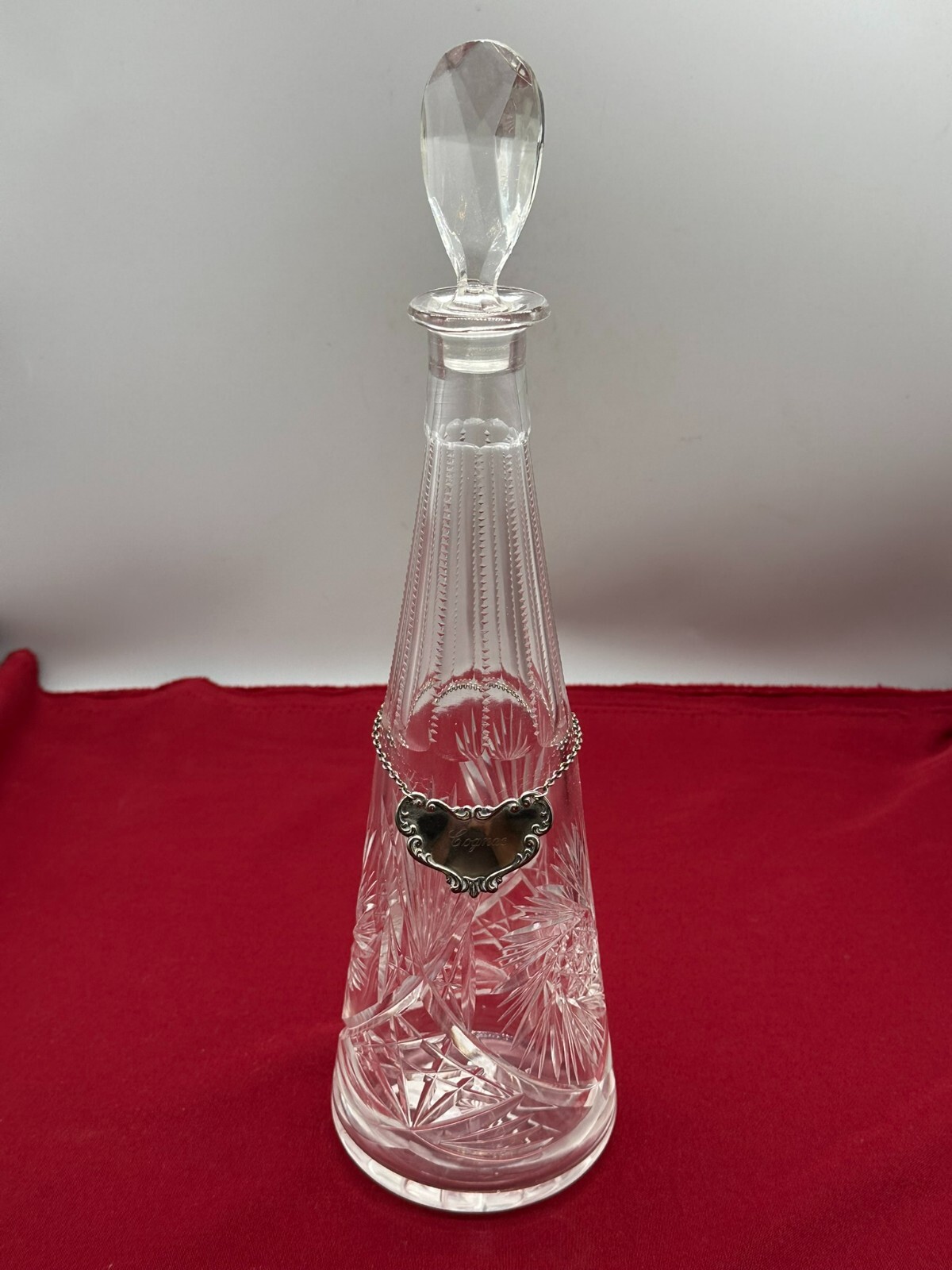 VINTAGE KARAFFE 40cm FLASCHE MIT STÖPSEL GLAS SCHLEIFDEKOR VERSILBERTE PLAKETTE