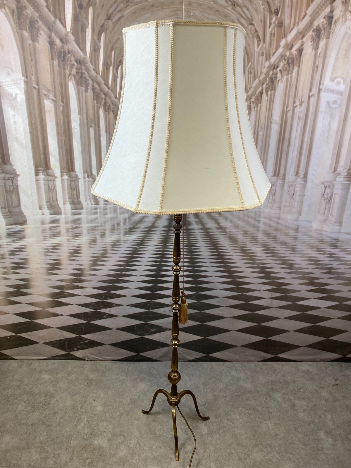 VINTAGE STEHLAMPE FUSS AUS MESSING MASSIV NACH ANTIKEM VORBILD