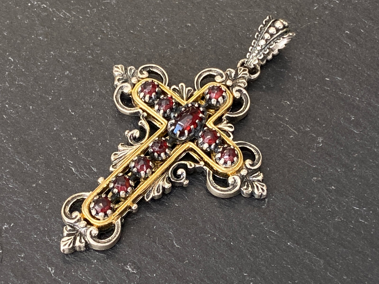 ANTIKER SIEBENBÜRGEN KREUZ AUS SILBER MIT GRANATEN 19 TES JHDT