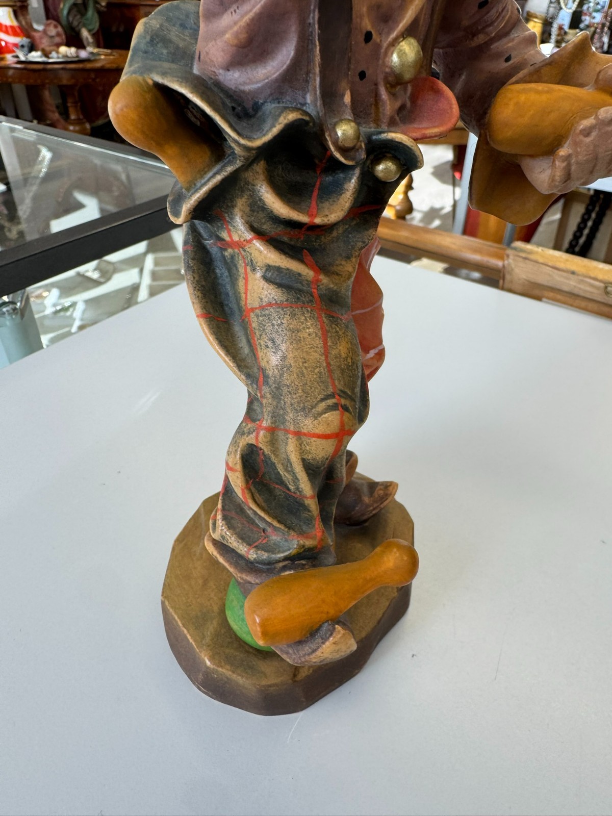 NEUZEITIGE SKULPTUR AUS HOLZ 28cm CLOWN HANDBEMALT – Bild 17