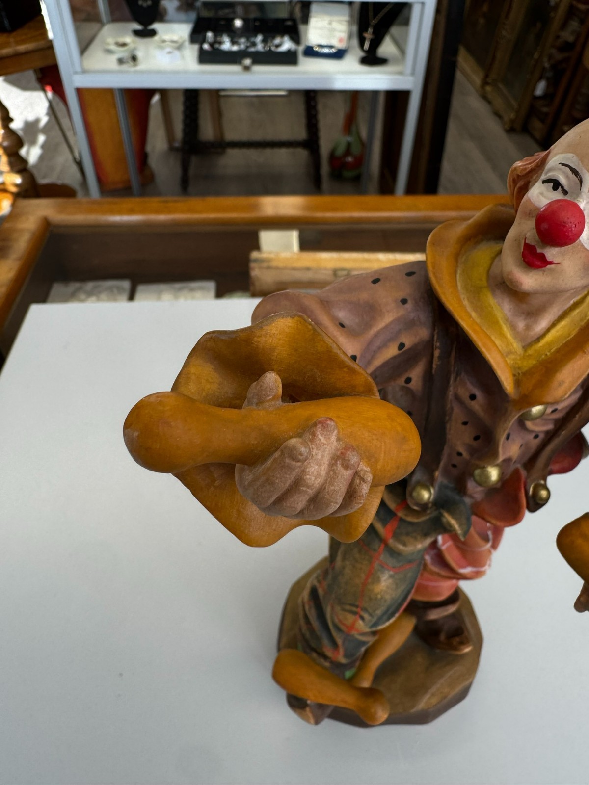 NEUZEITIGE SKULPTUR AUS HOLZ 28cm CLOWN HANDBEMALT – Bild 4