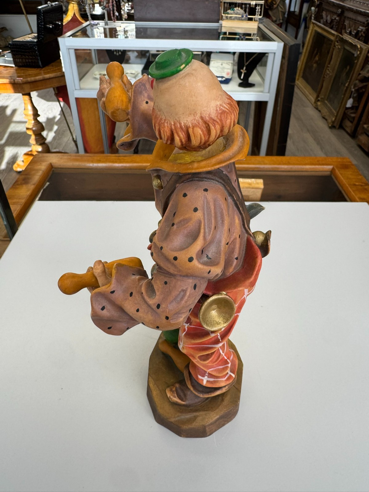 NEUZEITIGE SKULPTUR AUS HOLZ 28cm CLOWN HANDBEMALT – Bild 9