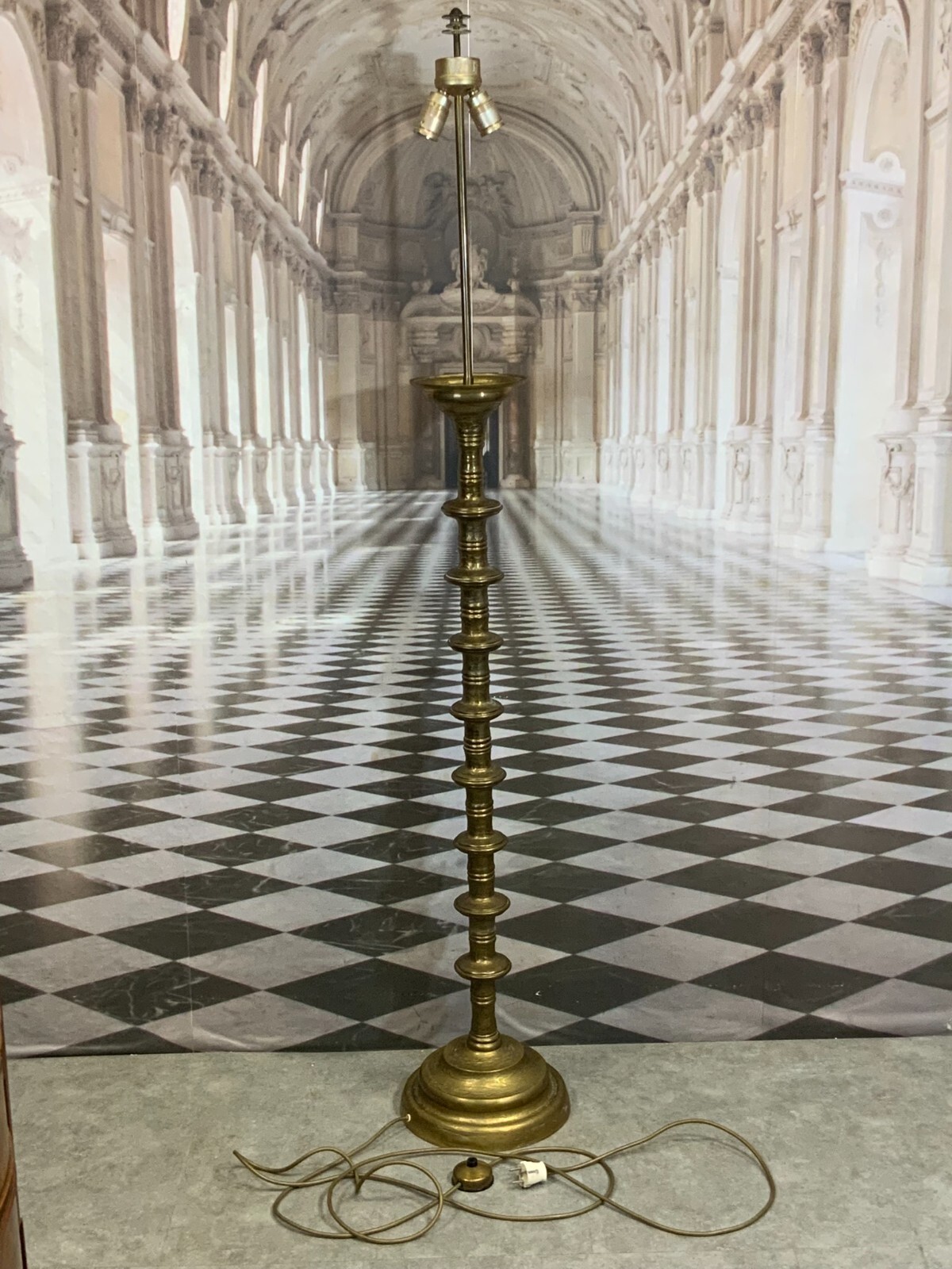 VINTAGE STEHLAMPE AUS MESSINGGUSS MASSIV MAXIMALE HÖHE 172cm