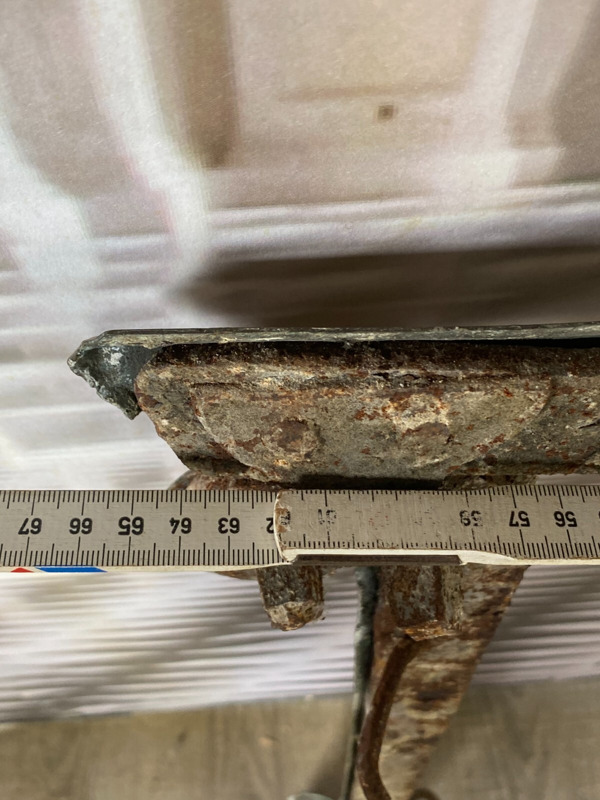 ANTIKE KAMIN ABDECKUNG FEUERSTELLE RAHMEN AUS EISEN UND MESSING HxB 103x66cm – Bild 13