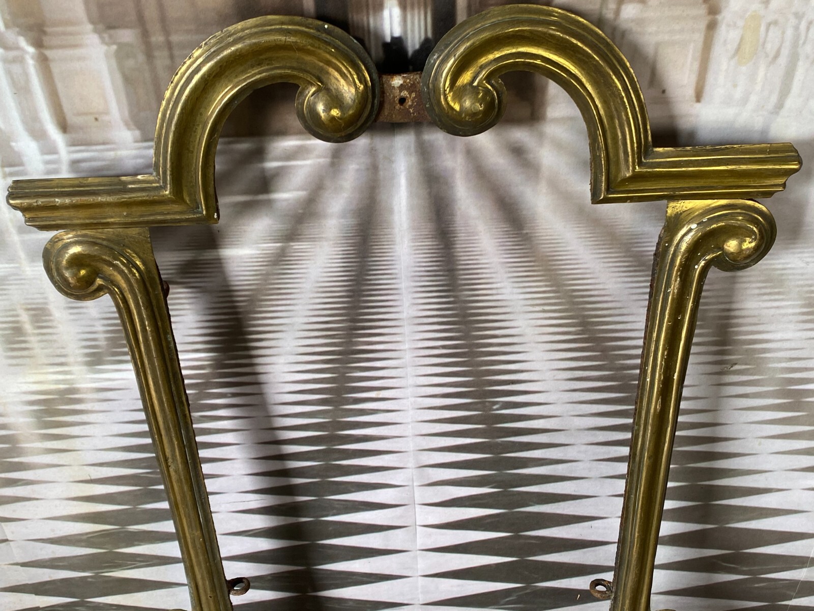 ANTIKE KAMIN ABDECKUNG FEUERSTELLE RAHMEN AUS EISEN UND MESSING HxB 103x66cm – Bild 3