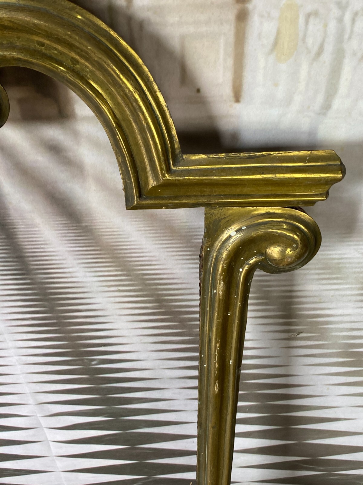 ANTIKE KAMIN ABDECKUNG FEUERSTELLE RAHMEN AUS EISEN UND MESSING HxB 103x66cm – Bild 7