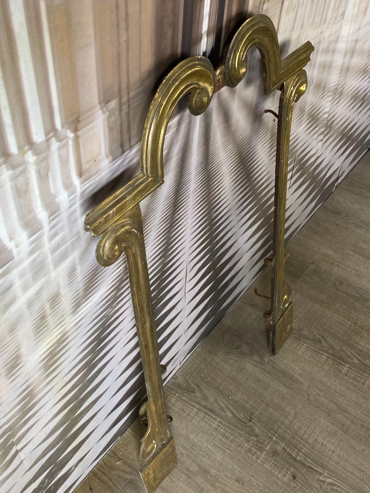 ANTIKE KAMIN ABDECKUNG FEUERSTELLE RAHMEN AUS EISEN UND MESSING HxB 103x66cm – Bild 9