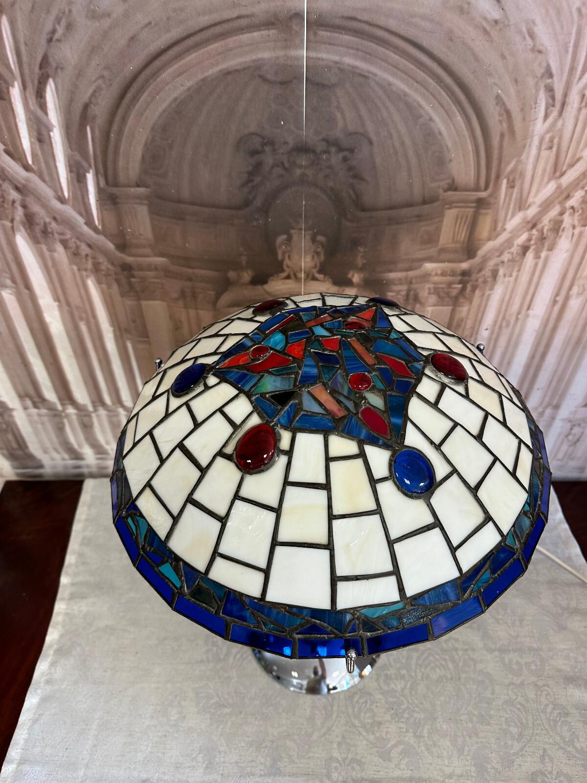 VINTAGE TISCHLAMPE IN TIFFANY STIL METALLFUSS UND GLASSCHIRM – Bild 3