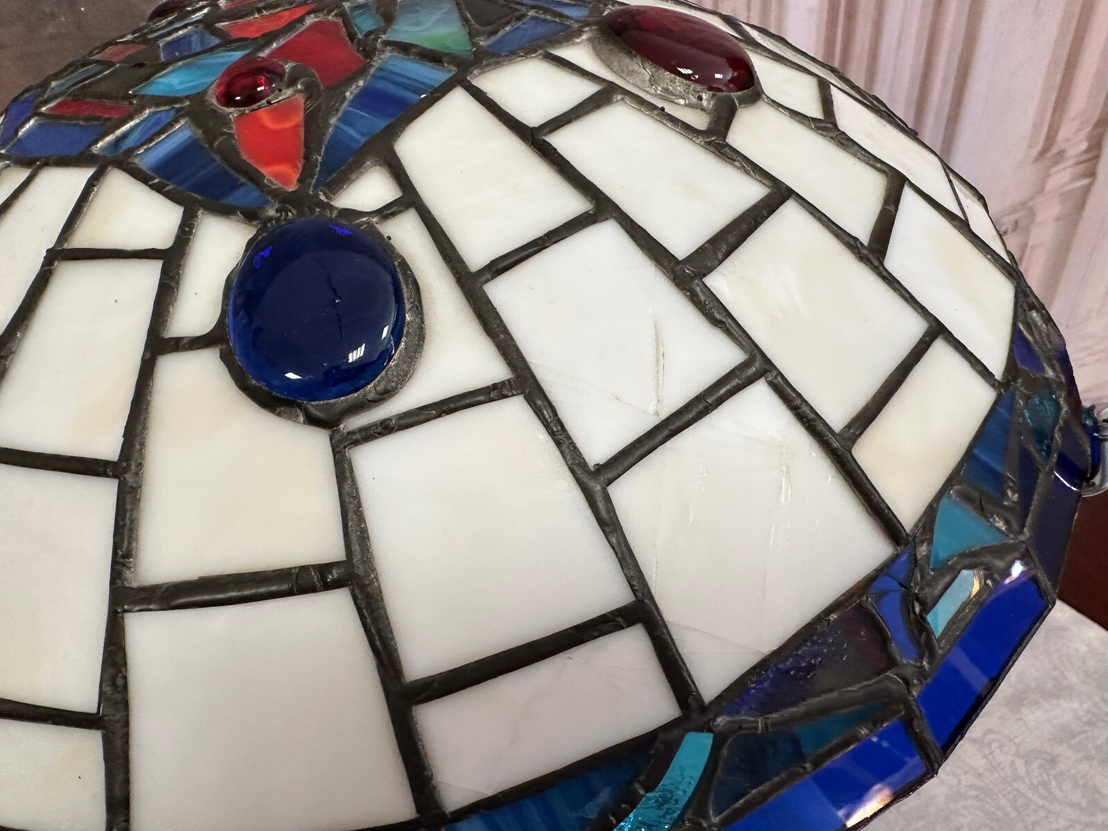 VINTAGE TISCHLAMPE IN TIFFANY STIL METALLFUSS UND GLASSCHIRM – Bild 6