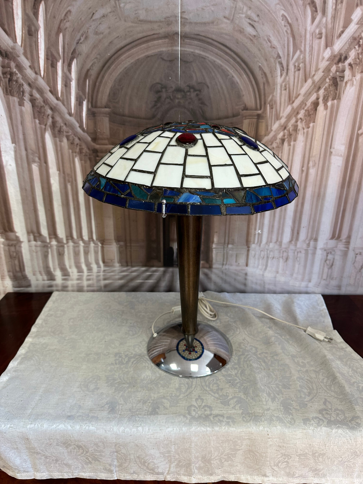 VINTAGE TISCHLAMPE IN TIFFANY STIL METALLFUSS UND GLASSCHIRM – Bild 7